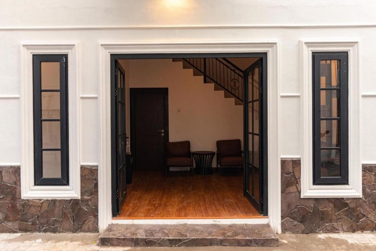 Отель Reddoorz @ Binjai Экстерьер фото