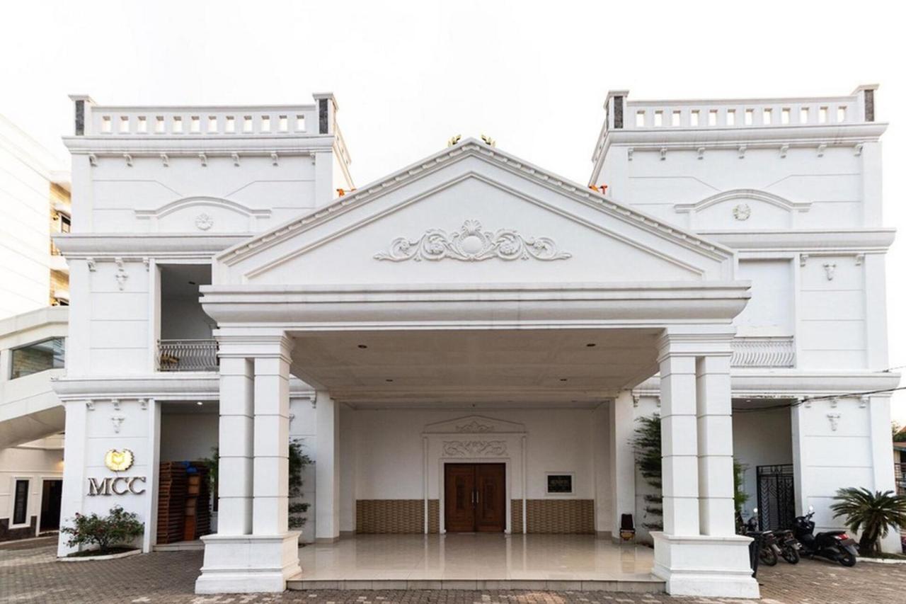 Отель Reddoorz @ Binjai Экстерьер фото