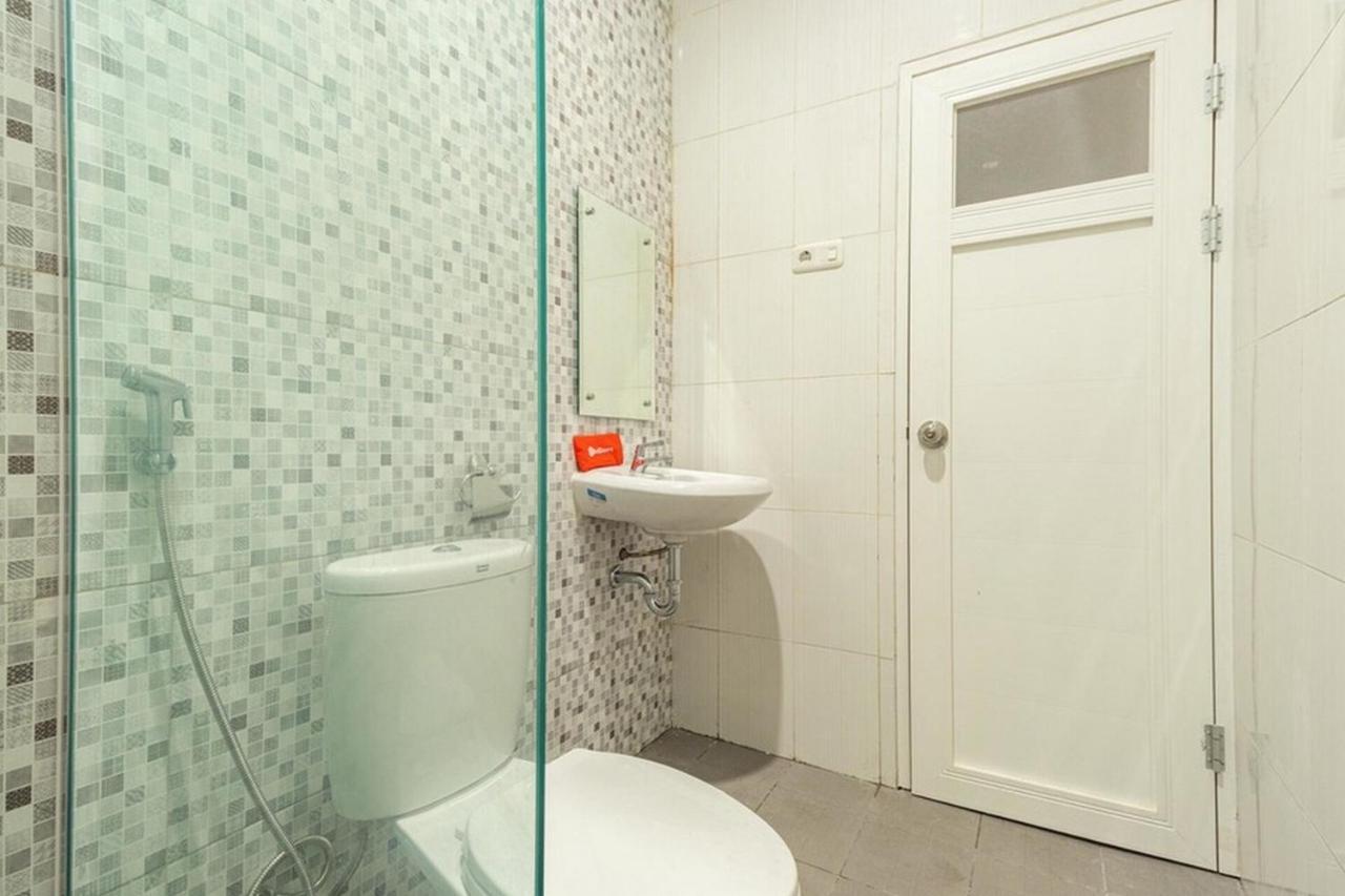 Отель Reddoorz @ Binjai Экстерьер фото
